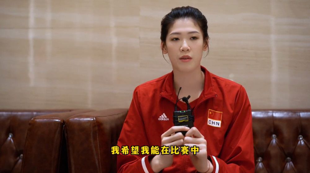 B抵沪捞金 被问订婚消息露甜笑 2013-11-22 11月21日，《绯闻女孩》Queen B的扮演者莉顿·梅斯特抵达上海出席某化妆品牌代言活动，最近刚刚传出与男星亚当·布罗迪订婚消息的她心情很好，被问此事时甜蜜露笑容，还与品牌老总亲热贴面，大显活泼一 “绯闻女孩”布蕾克短裙秀美腿 小腹微凸疑怀孕 2013-10-30 当地时间10月29日，“绯闻女孩”布蕾克·莱弗利现身巴黎，出席某品牌代言活动，她身穿白色一字领短裙，大秀美腿，只是小腹微微凸起。