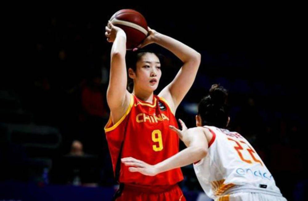_海外_ 消息 首页 新闻 视频 大片 影库 CCTV6 VIP影院 搜索 电影 星闻 独家 更多 专题 图片 视频 滚动 首页 新闻 大片 影库 CCTV6 VIP影院 客户端 电影网>新闻>明星资讯 克里斯·哥伦布谈剧版《哈利·波特》：似曾相识！