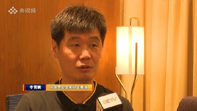 冯绍峰、倪妮十指紧扣现身 春风满面似好事将近 2014-01-06 近日冯绍峰与女友倪妮一起出现在上海虹桥机场,据悉此次两人在上海没有任何活动,完全是私下行程,不知身为上海人的冯绍峰是否带着女友回家见家长,在机场,两人十指紧扣并且有说有笑,看来好事将近。