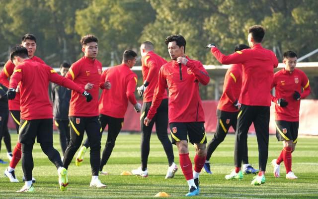 2021-04-19 据数据，截至4月18日，2021中国电影年度票房突破200亿！