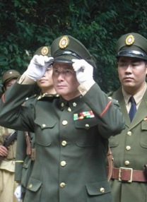 《游击队》将在古巴展映 无缘电影节奖项 2008-11-14 《游击队》 由美国导演史蒂文·索德伯格执导的传记片《游击队》已经获准下月将在古巴首都哈瓦那展映。